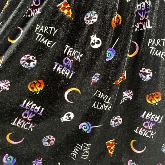 Girls Black Velvet Long Sleeve Halloween Dress XS 4/5 - Picture 5 of 5